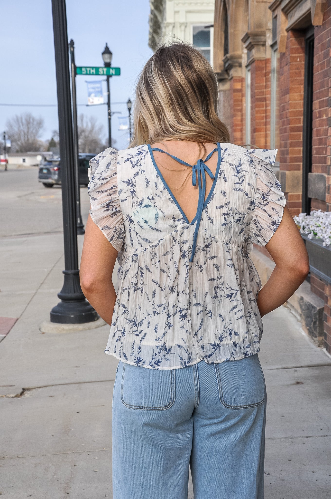 Contrast Piped Textured Floral Ruffle Tank