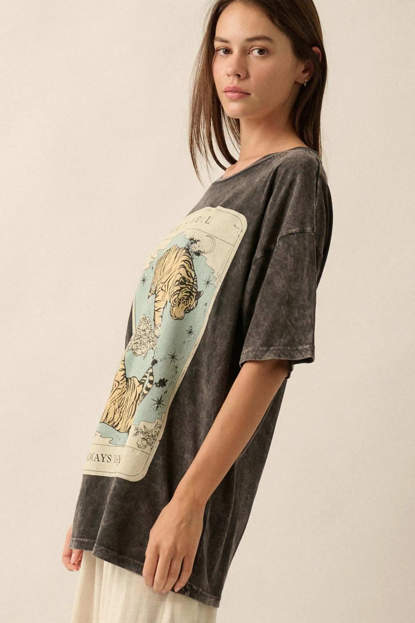 Tiger Tarot Oversized Vintage-Wash Graphic Tee
