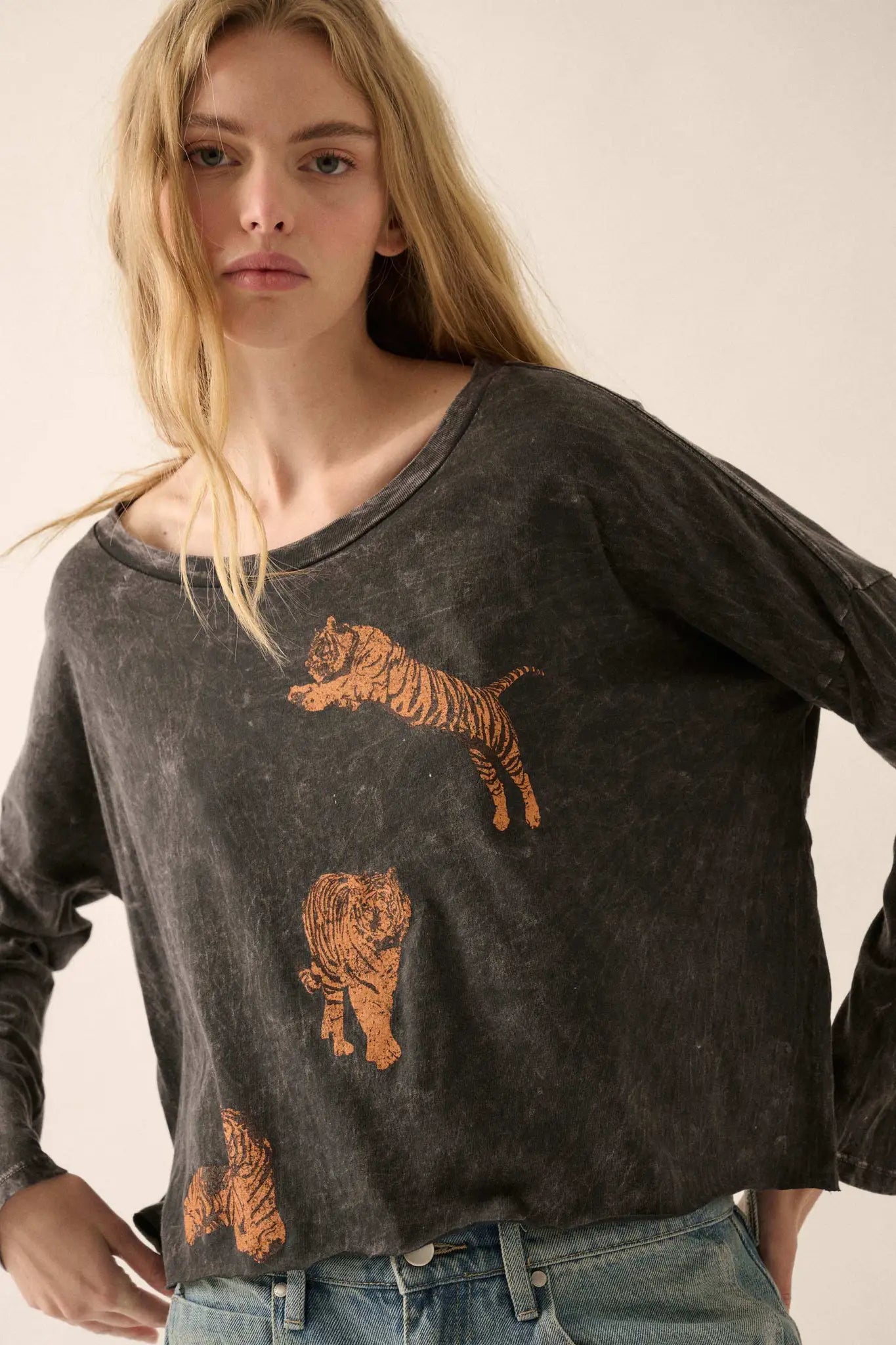 Tiger Trio Cropped Long-Sleeve Graphic Tee