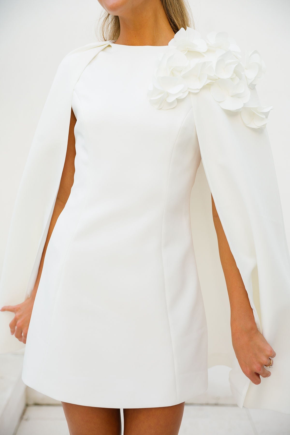 Monet Cape Mini - White
